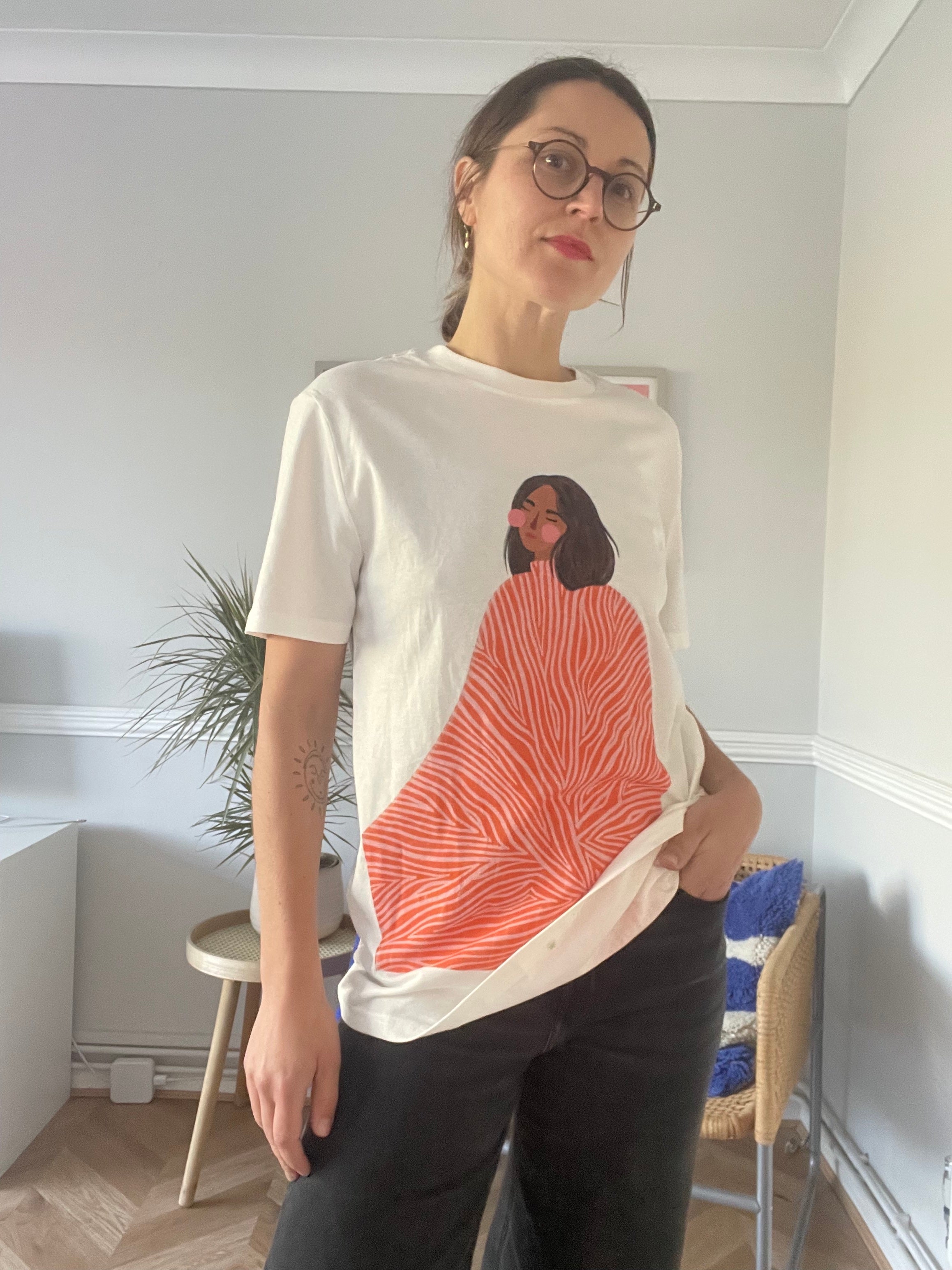 T-SHIRT THE WOMAN WITH THE SWIRLS