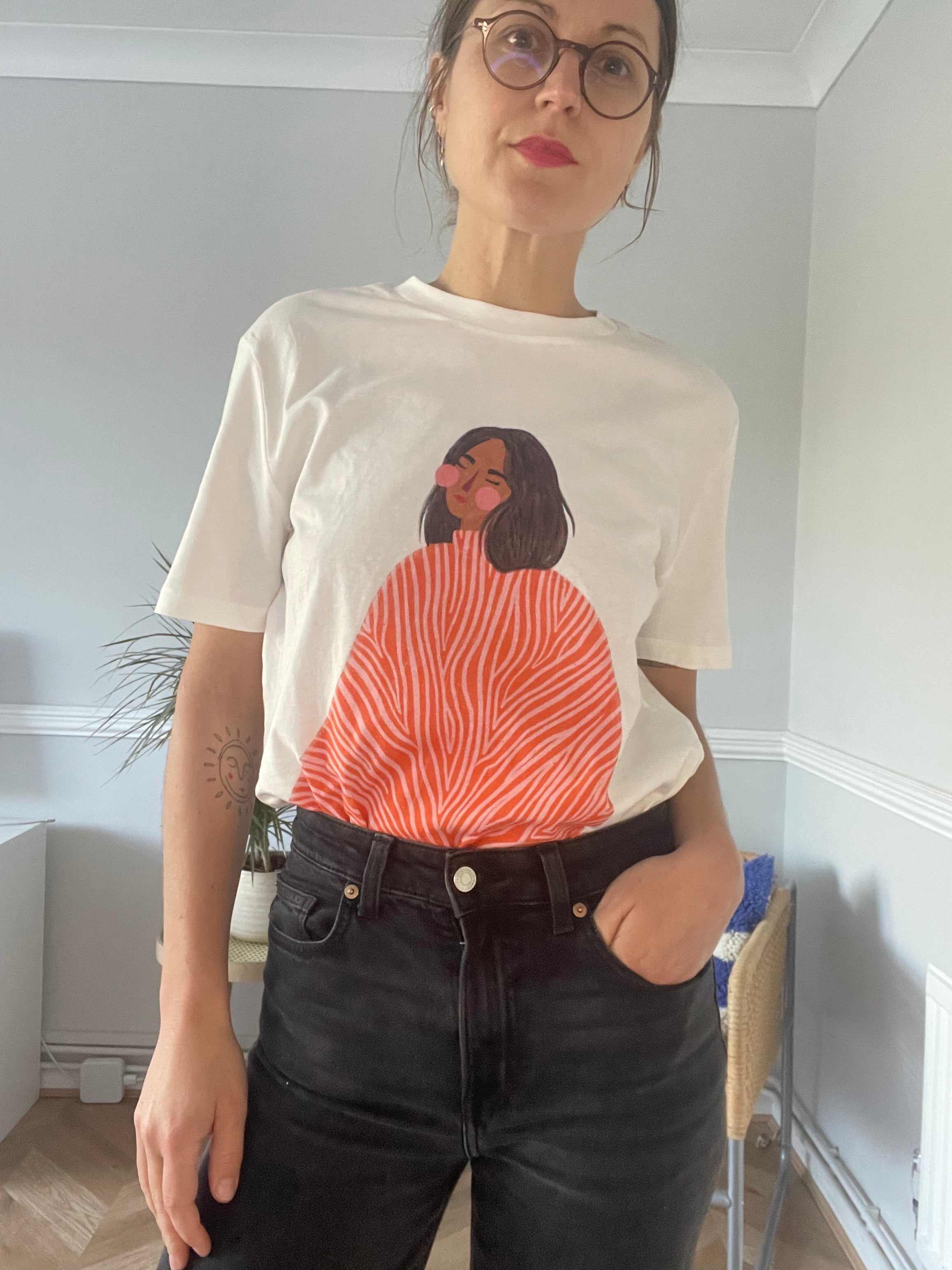 T-SHIRT THE WOMAN WITH THE SWIRLS