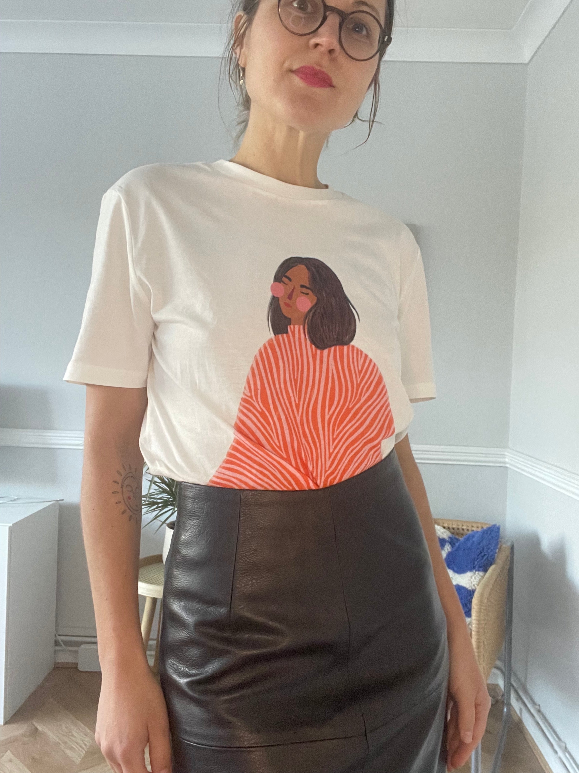 T-SHIRT THE WOMAN WITH THE SWIRLS