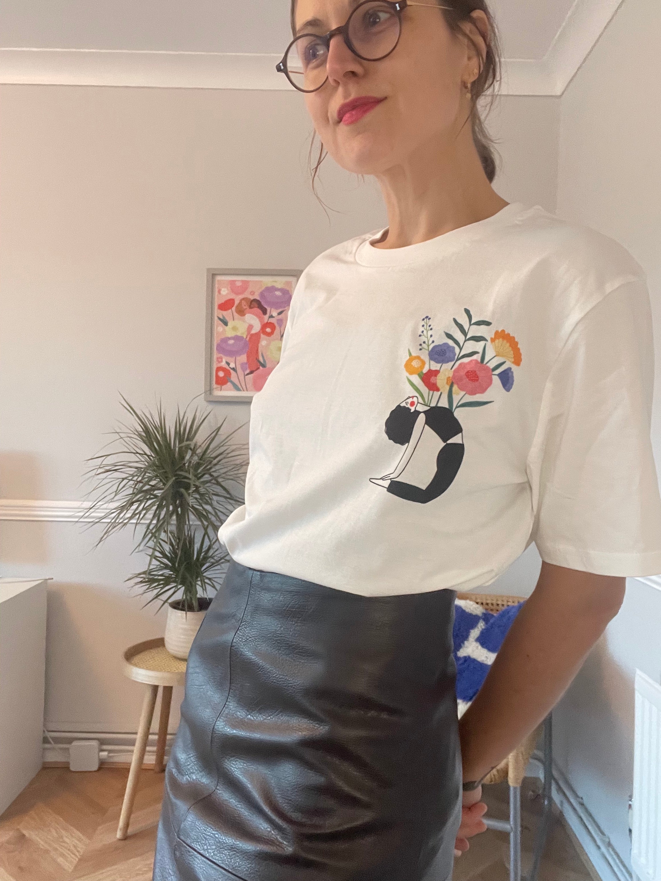 T-SHIRT BLOOMING YOGA LADY