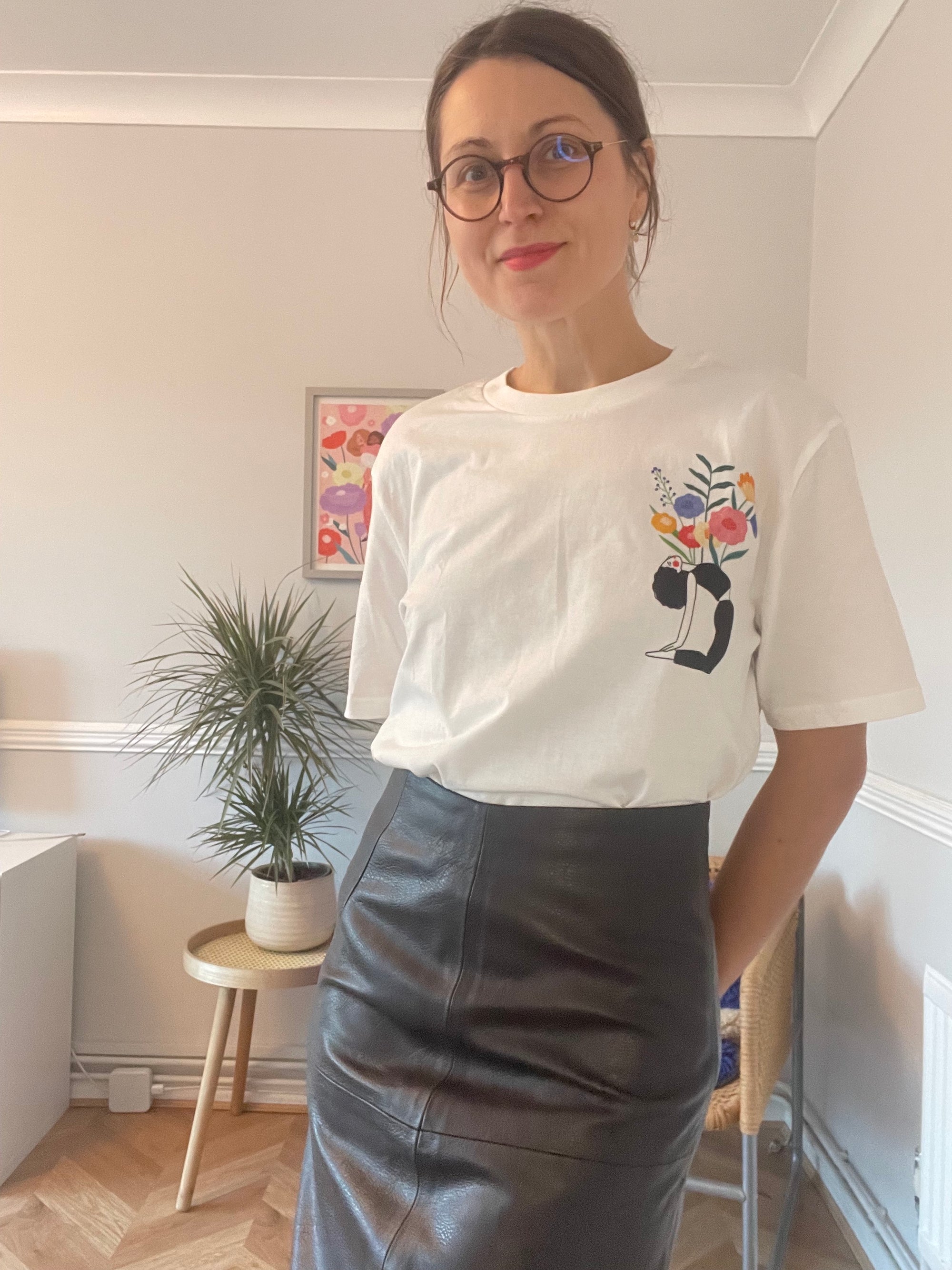 T-SHIRT BLOOMING YOGA LADY