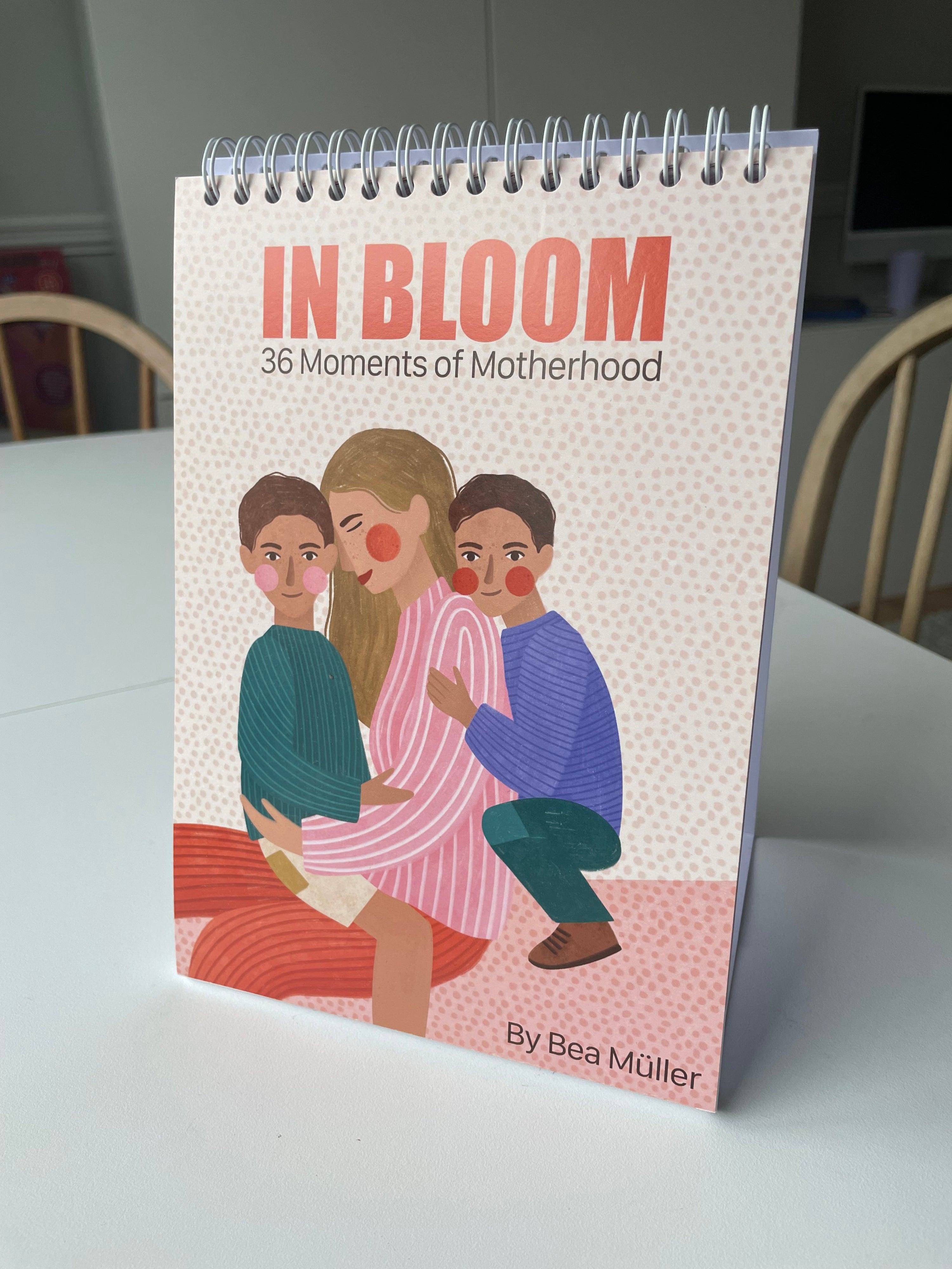 IN BLOOM. 36 MOMENTS OF MOTHERHOOD (undated desk companion)