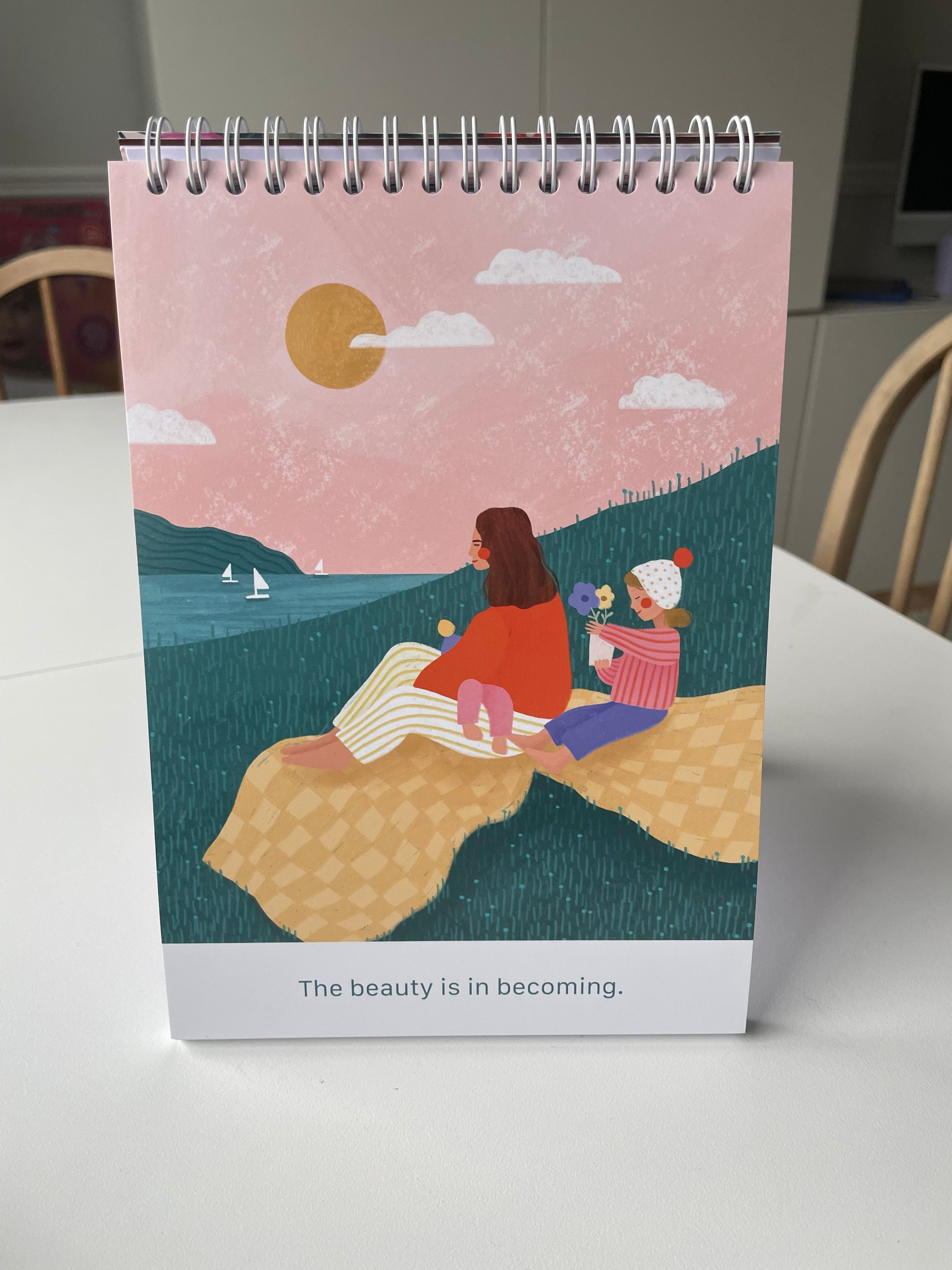 IN BLOOM. 36 MOMENTS OF MOTHERHOOD (undated desk companion)