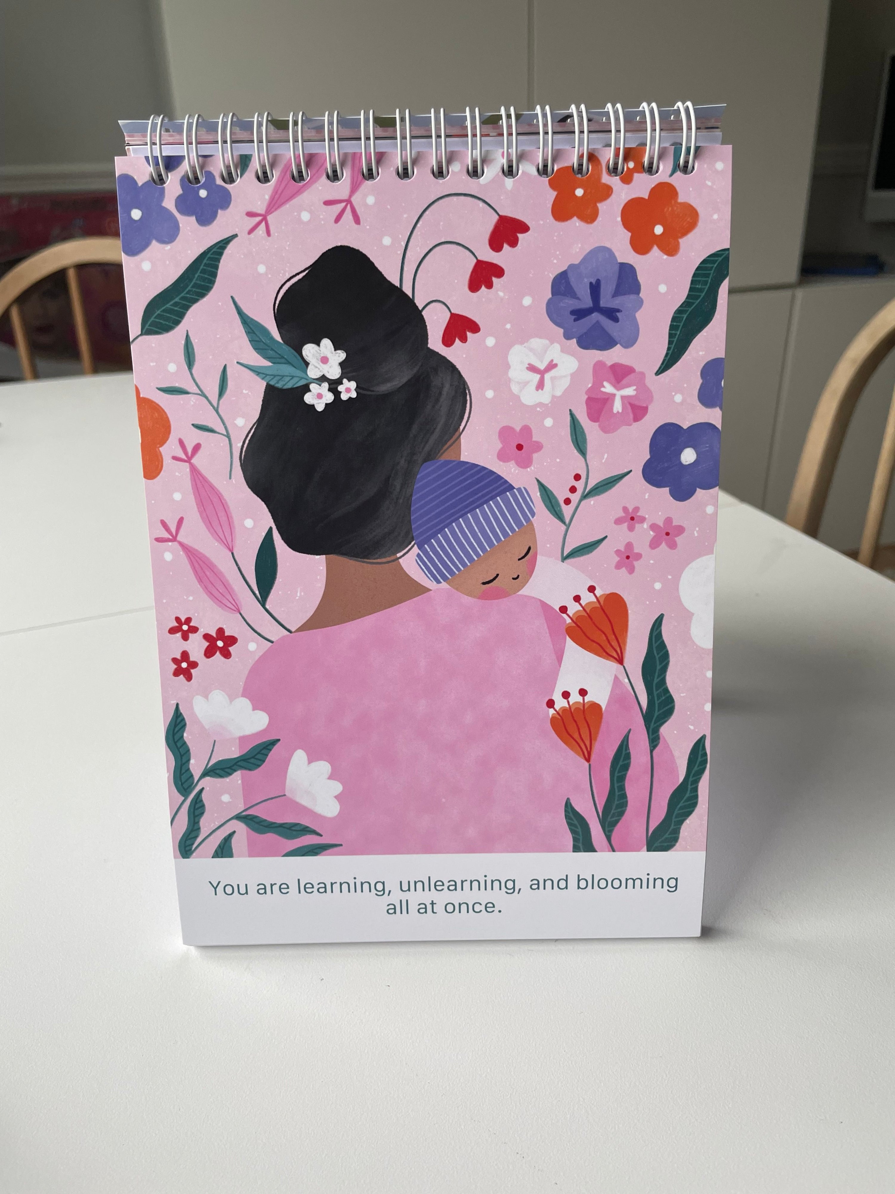 IN BLOOM. 36 MOMENTS OF MOTHERHOOD (undated desk companion)