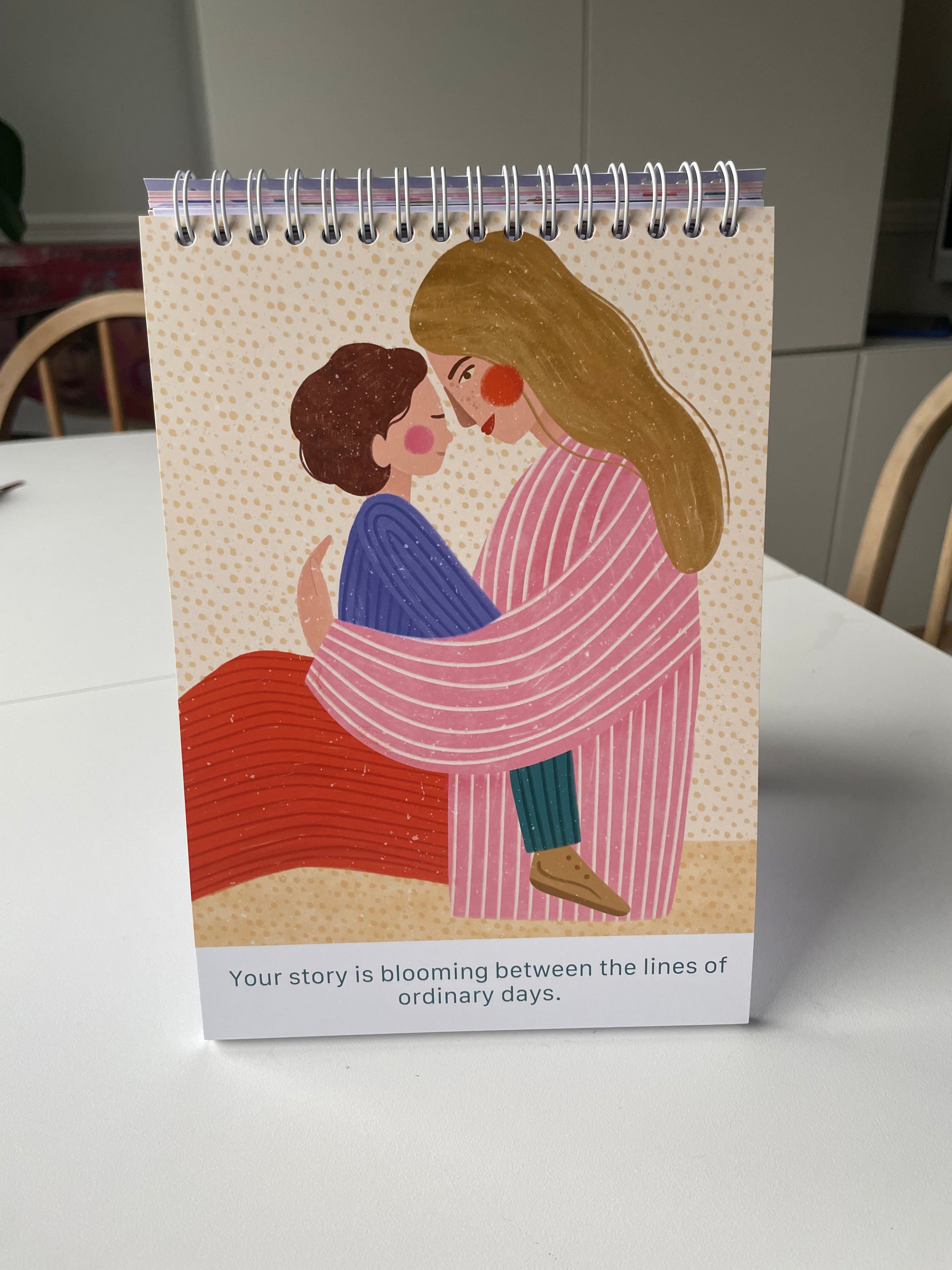 IN BLOOM. 36 MOMENTS OF MOTHERHOOD (undated desk companion)