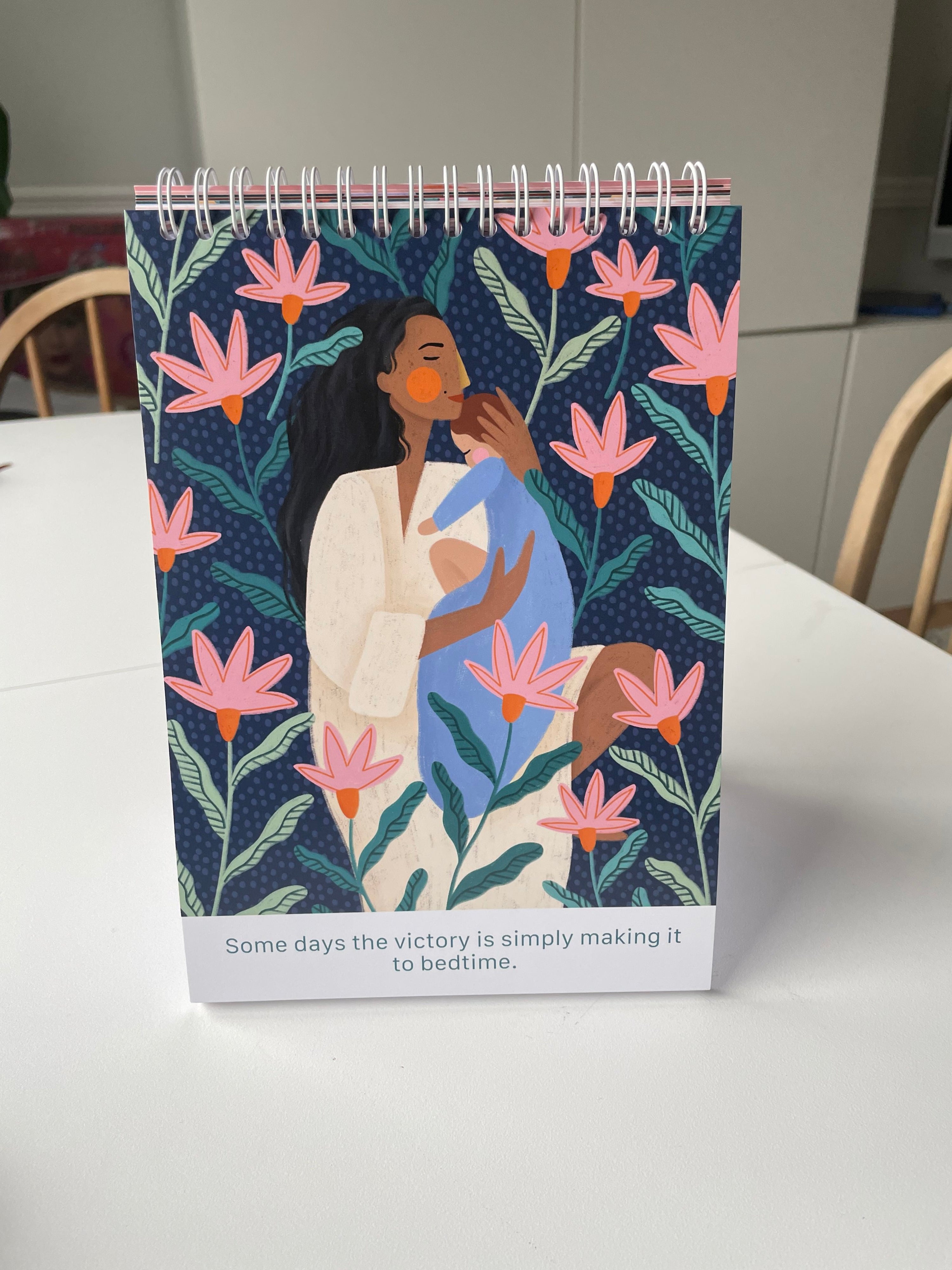 IN BLOOM. 36 MOMENTS OF MOTHERHOOD (undated desk companion)