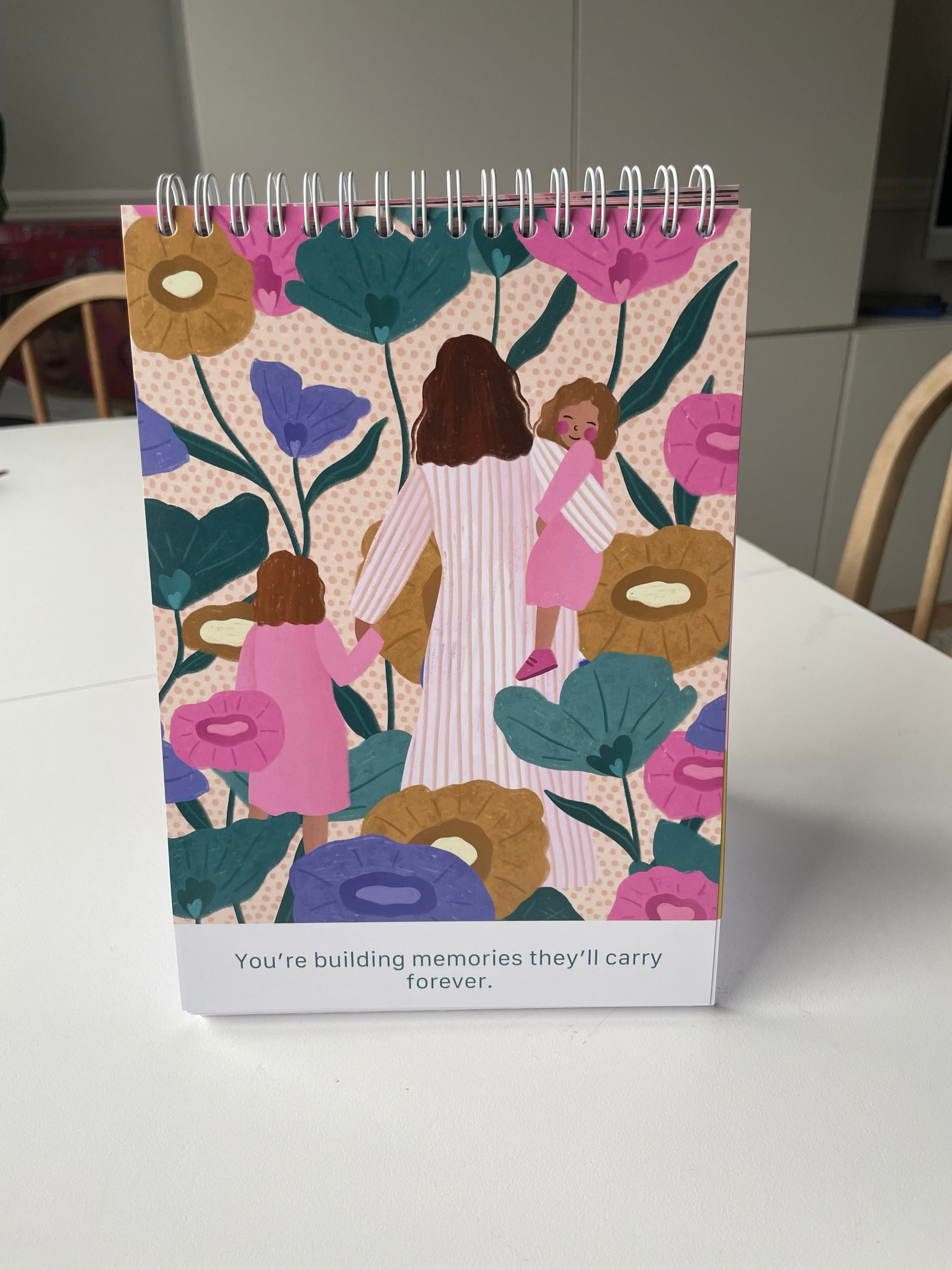 IN BLOOM. 36 MOMENTS OF MOTHERHOOD (undated desk companion)